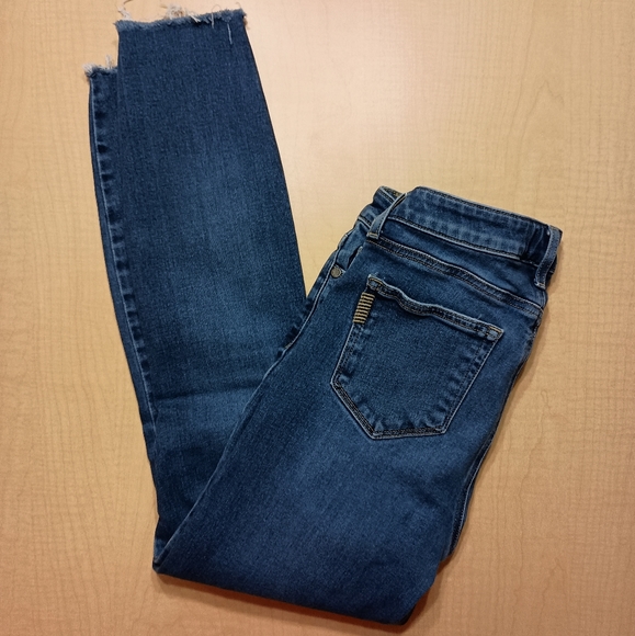 PAIGE Denim - Paige Verdugo Ankle Distressed Ankle Medium Wash Jeans Size 29